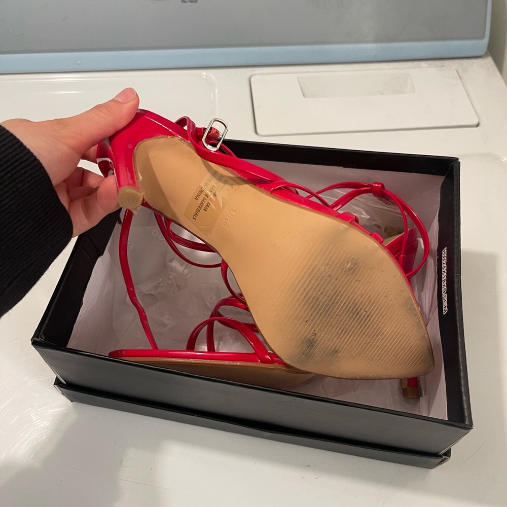 Red heels - Picture 2 of 4